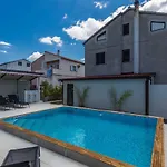 Katina With Private Pool * 扎达尔