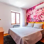 Katina With Private Pool Appartamento *