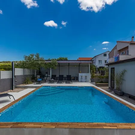 Katina With Private Pool Апартаменты